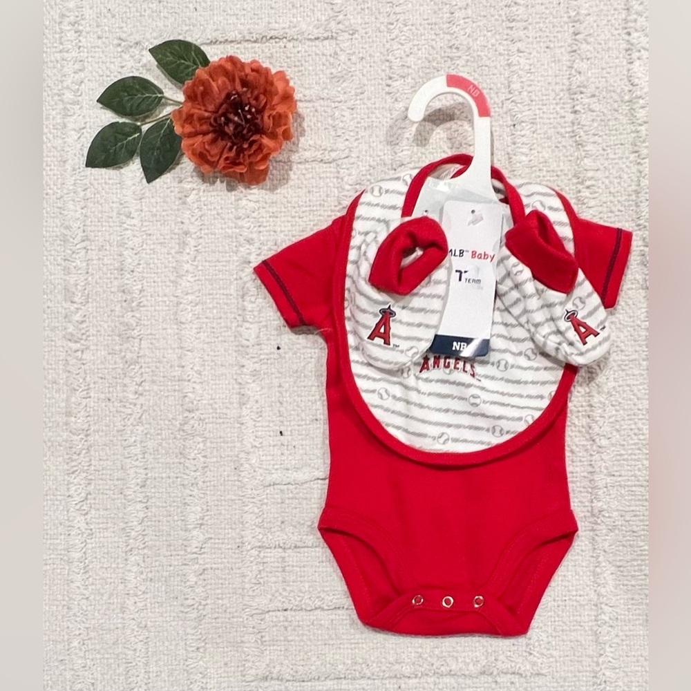 ANGELS Baseball Newborn Outfit Booties & Bib Babyshower Gift